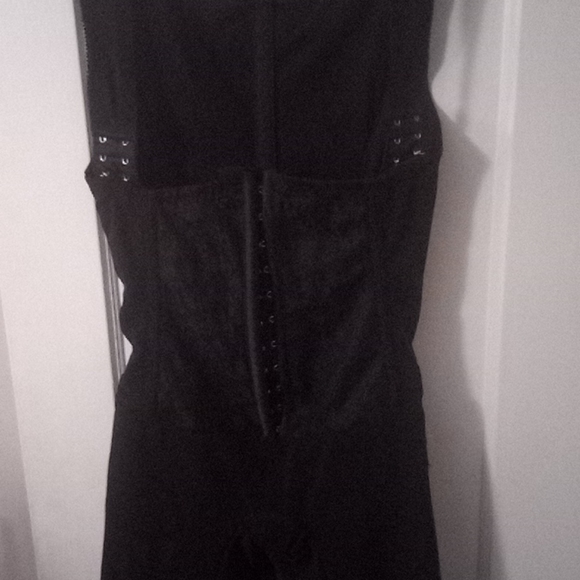 It is ardyss brand back support and ballless croch - Picture 2 of 4